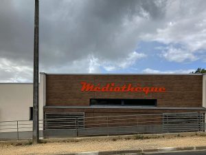 Médiathèque de Nieuil L'Espoir. charlotte henard